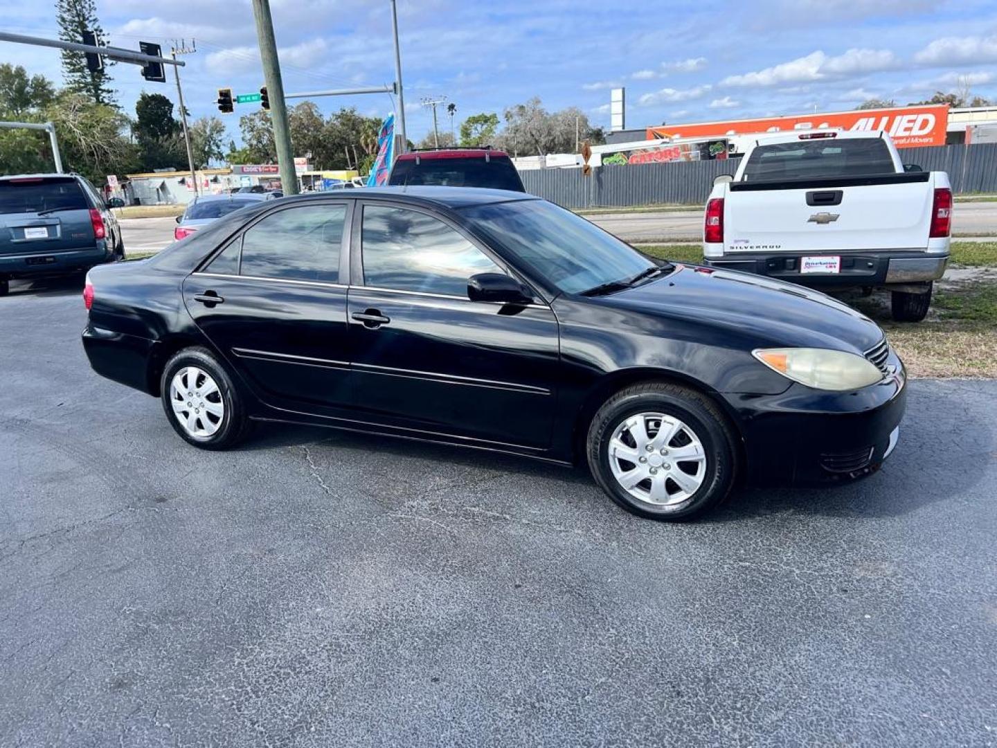 2005 BLACK TOYOTA CAMRY LE (4T1BE32K75U) with an 2.4L engine, Automatic transmission, located at 2929 9th St. West, Bradenton, 34205, (941) 242-2810, 27.473591, -82.570679 - Photo#2