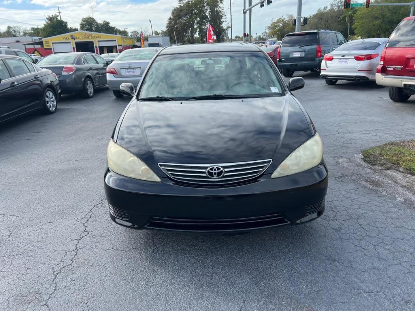 2005 BLACK TOYOTA CAMRY LE (4T1BE32K75U) with an 2.4L engine, Automatic transmission, located at 2929 9th St. West, Bradenton, 34205, (941) 242-2810, 27.473591, -82.570679 - Photo#3