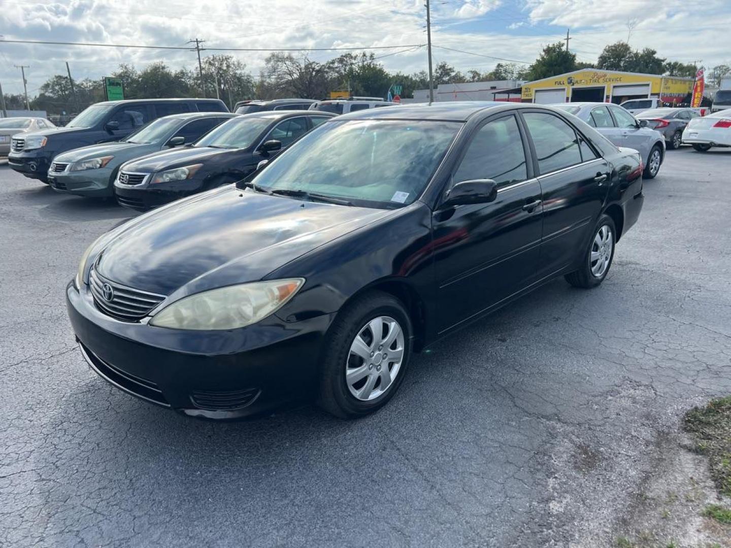 2005 BLACK TOYOTA CAMRY LE (4T1BE32K75U) with an 2.4L engine, Automatic transmission, located at 2929 9th St. West, Bradenton, 34205, (941) 242-2810, 27.473591, -82.570679 - Photo#4