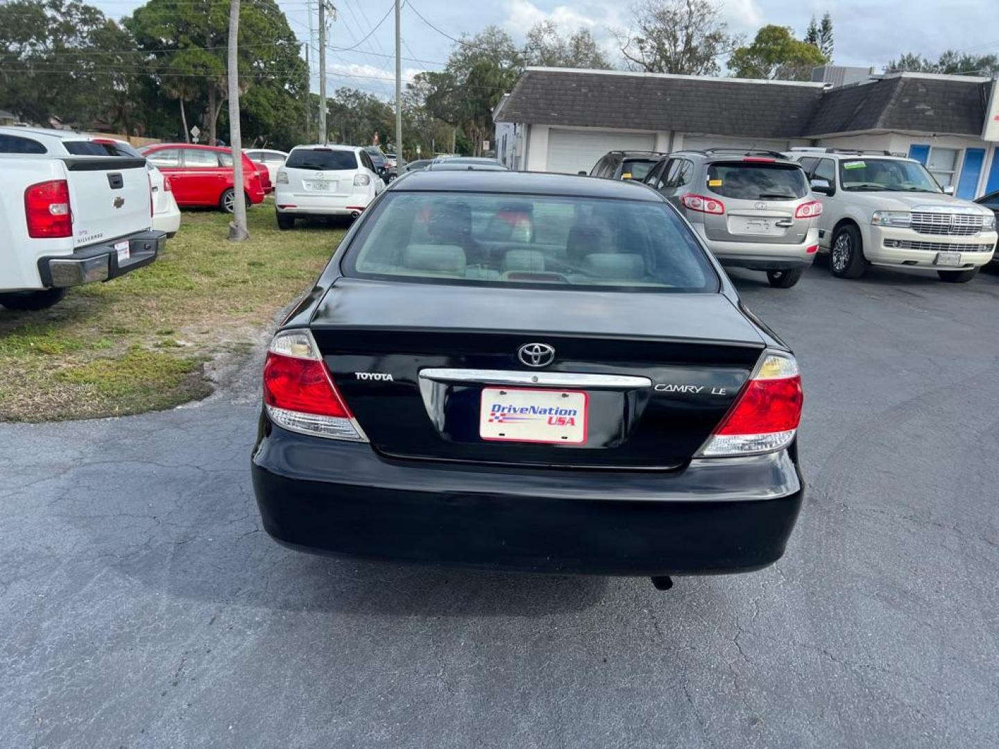 2005 BLACK TOYOTA CAMRY LE (4T1BE32K75U) with an 2.4L engine, Automatic transmission, located at 2929 9th St. West, Bradenton, 34205, (941) 242-2810, 27.473591, -82.570679 - Photo#6