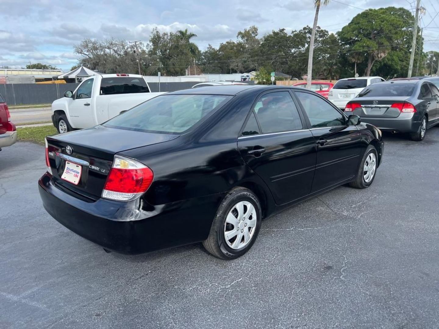 2005 BLACK TOYOTA CAMRY LE (4T1BE32K75U) with an 2.4L engine, Automatic transmission, located at 2929 9th St. West, Bradenton, 34205, (941) 242-2810, 27.473591, -82.570679 - Photo#7