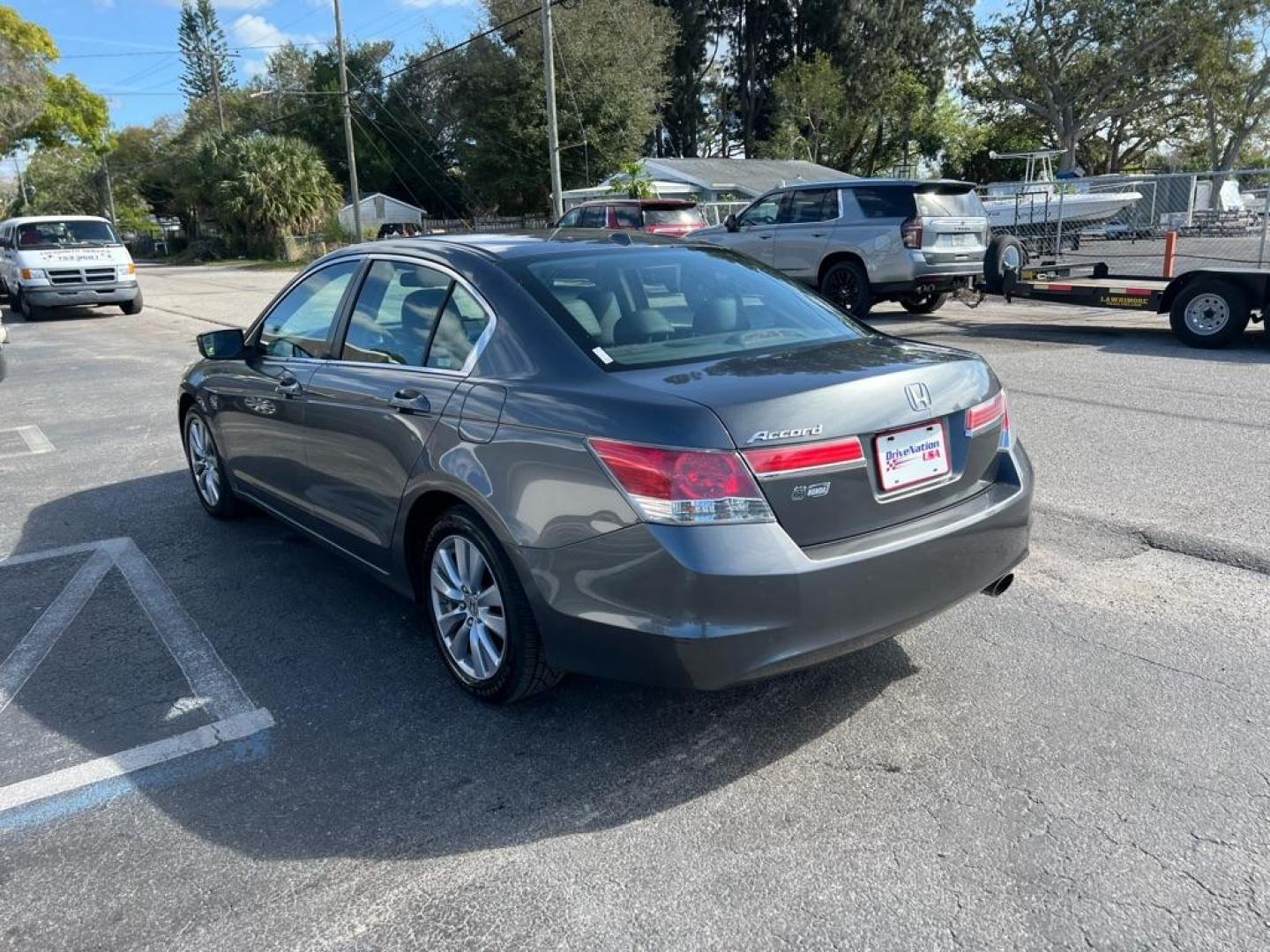 2011 GRAY HONDA ACCORD EXL (1HGCP2F85BA) with an 2.4L engine, Automatic transmission, located at 2929 9th St. West, Bradenton, 34205, (941) 242-2810, 27.473591, -82.570679 - Photo#5