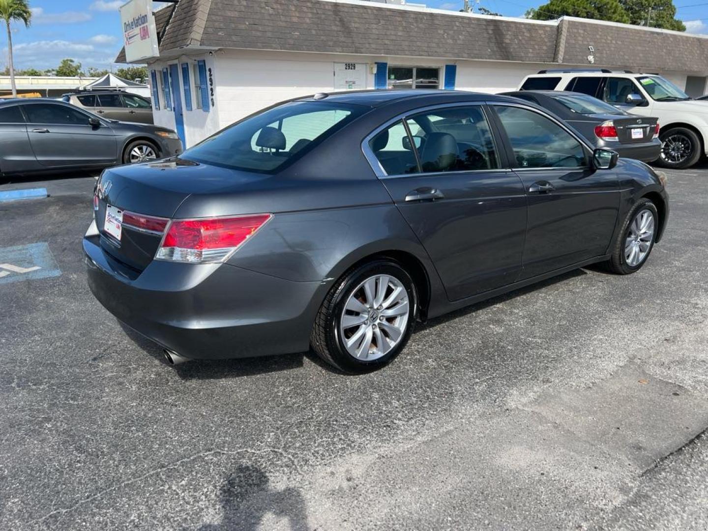 2011 GRAY HONDA ACCORD EXL (1HGCP2F85BA) with an 2.4L engine, Automatic transmission, located at 2929 9th St. West, Bradenton, 34205, (941) 242-2810, 27.473591, -82.570679 - Photo#7