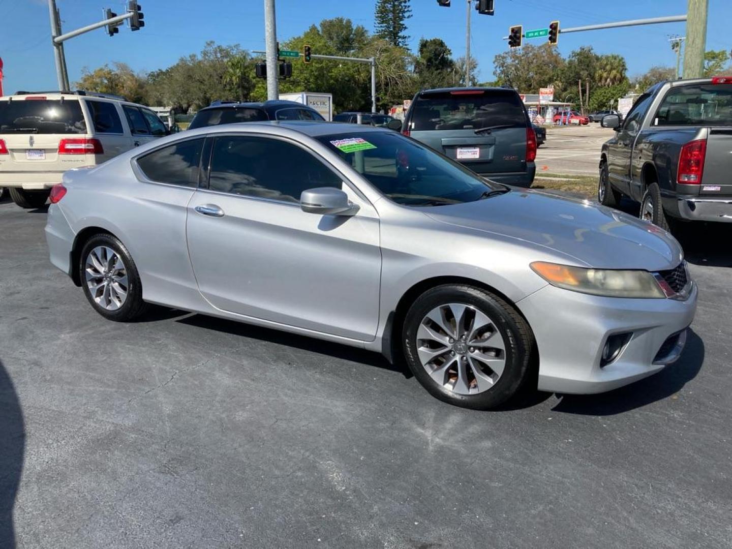 2013 SILVER HONDA ACCORD EX (1HGCT1B79DA) with an 2.4L engine, Continuously Variable transmission, located at 2929 9th St. West, Bradenton, 34205, (941) 242-2810, 27.473591, -82.570679 - Photo#0