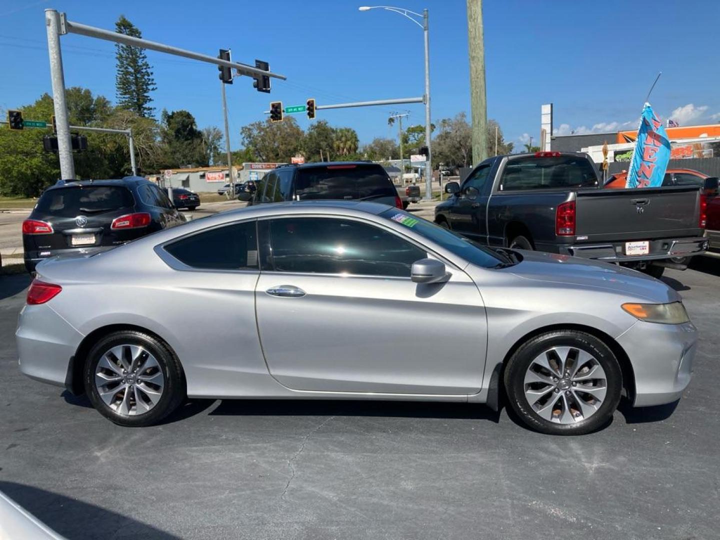 2013 SILVER HONDA ACCORD EX (1HGCT1B79DA) with an 2.4L engine, Continuously Variable transmission, located at 2929 9th St. West, Bradenton, 34205, (941) 242-2810, 27.473591, -82.570679 - Photo#1