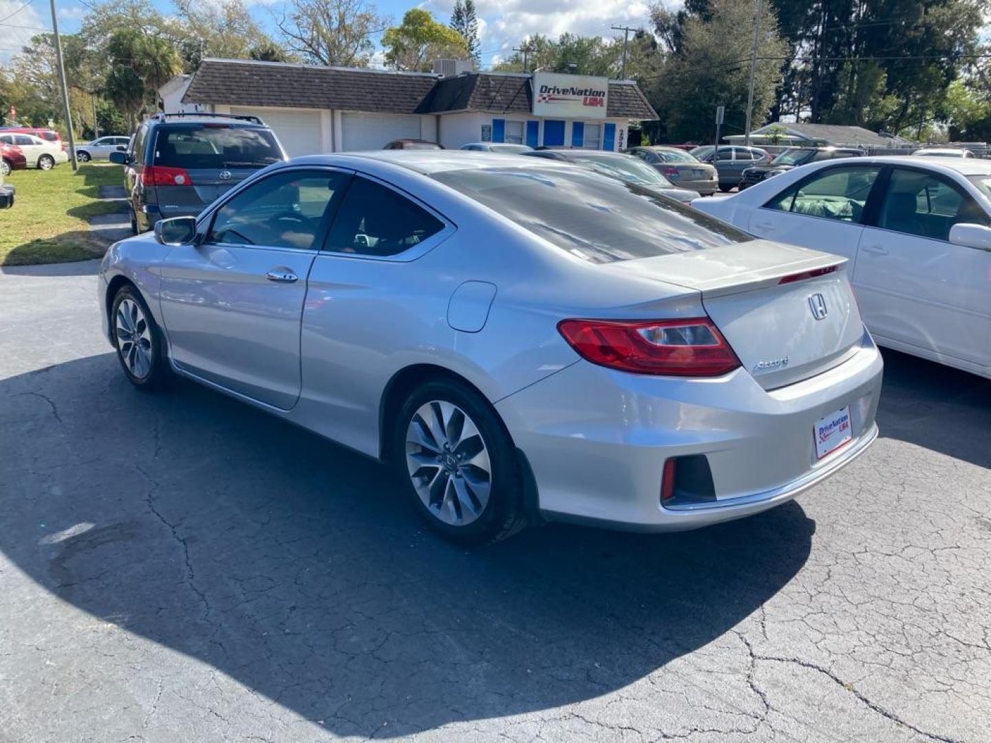 2013 SILVER HONDA ACCORD EX (1HGCT1B79DA) with an 2.4L engine, Continuously Variable transmission, located at 2929 9th St. West, Bradenton, 34205, (941) 242-2810, 27.473591, -82.570679 - Photo#4