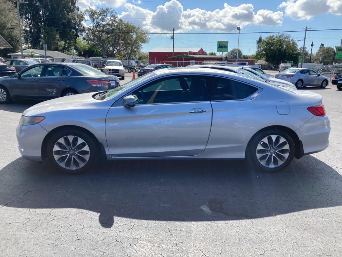 2013 SILVER HONDA ACCORD EX (1HGCT1B79DA) with an 2.4L engine, Continuously Variable transmission, located at 2929 9th St. West, Bradenton, 34205, (941) 242-2810, 27.473591, -82.570679 - Photo#5