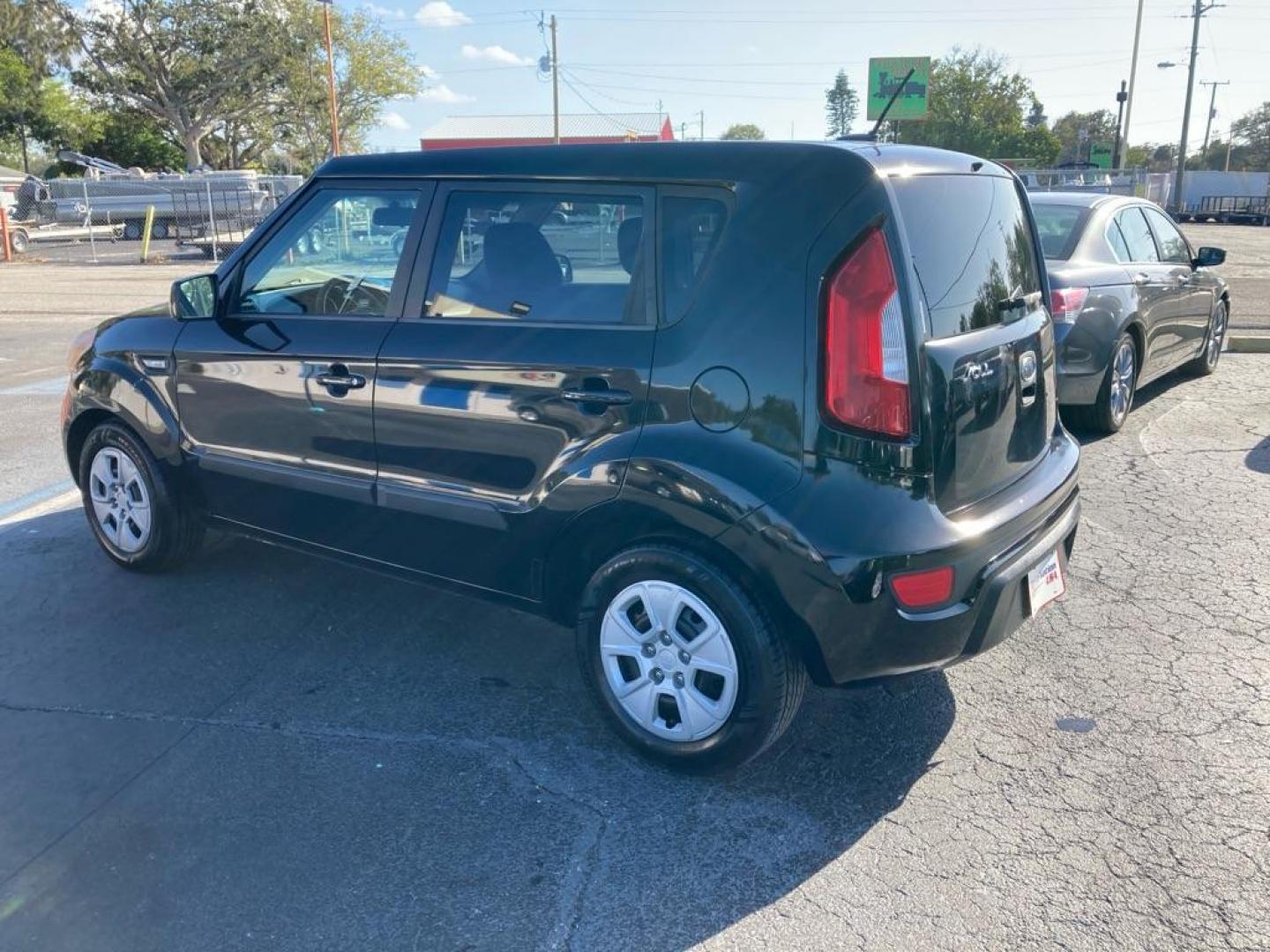 2012 BLACK KIA SOUL + (KNDJT2A59C7) with an 1.6L engine, Automatic transmission, located at 2929 9th St. West, Bradenton, 34205, (941) 242-2810, 27.473591, -82.570679 - Thanks for inquring into DriveNation USA! All vehicles listed can be viewed at www.drivenationusa.com for vehicle history reports and additonal info. We cannot quote any terms such as down payments or monthly payments without an application. You can apply directly at www.drivenationusa.com or by con - Photo#4