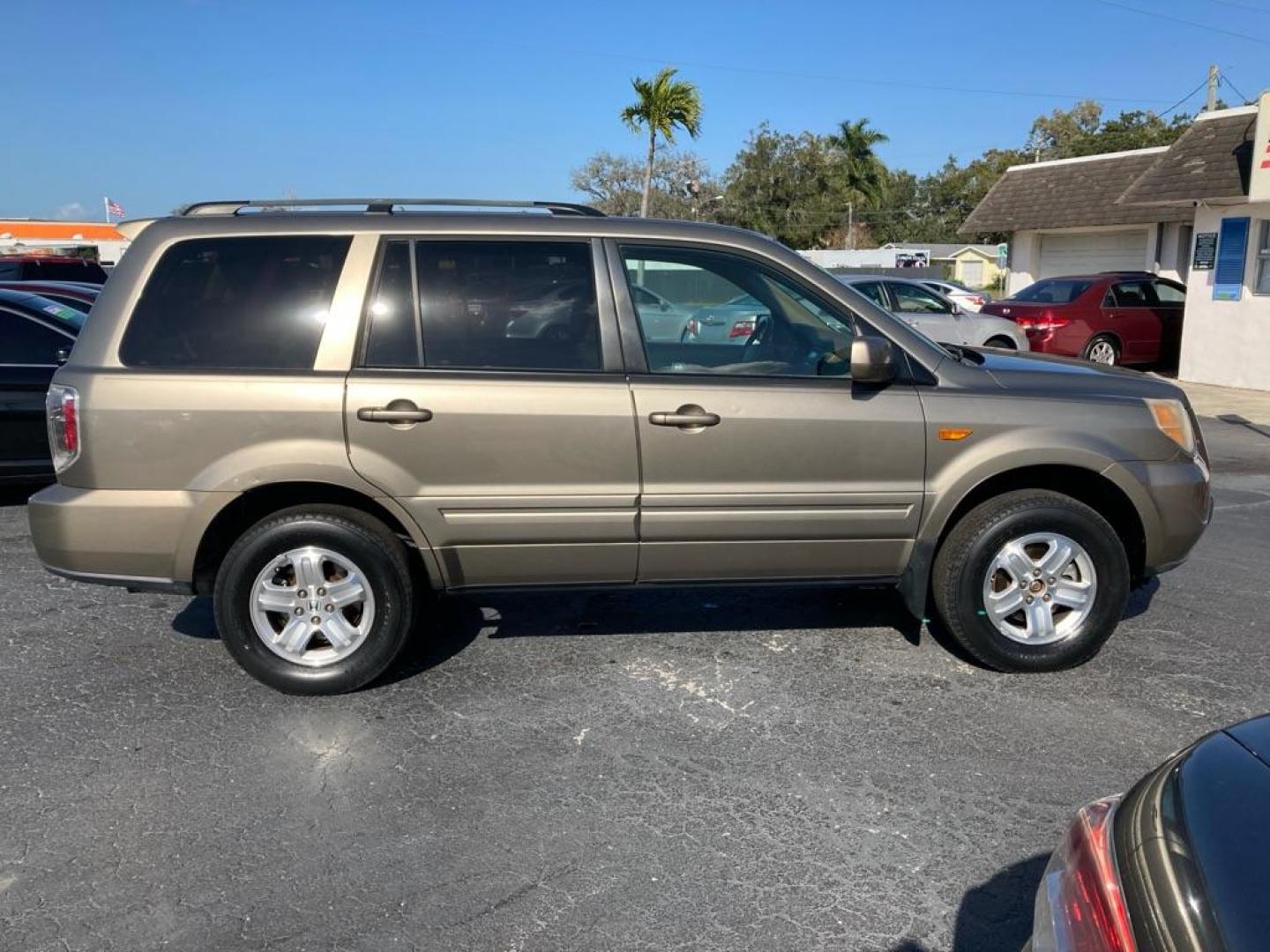 2008 GOLD HONDA PILOT VP (5FNYF28268B) with an 3.5L engine, Automatic transmission, located at 2929 9th St. West, Bradenton, 34205, (941) 242-2810, 27.473591, -82.570679 - Photo#1