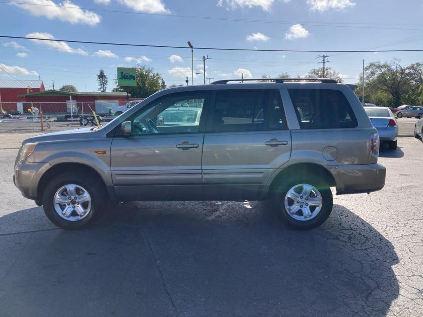 2008 GOLD HONDA PILOT VP (5FNYF28268B) with an 3.5L engine, Automatic transmission, located at 2929 9th St. West, Bradenton, 34205, (941) 242-2810, 27.473591, -82.570679 - Photo#5