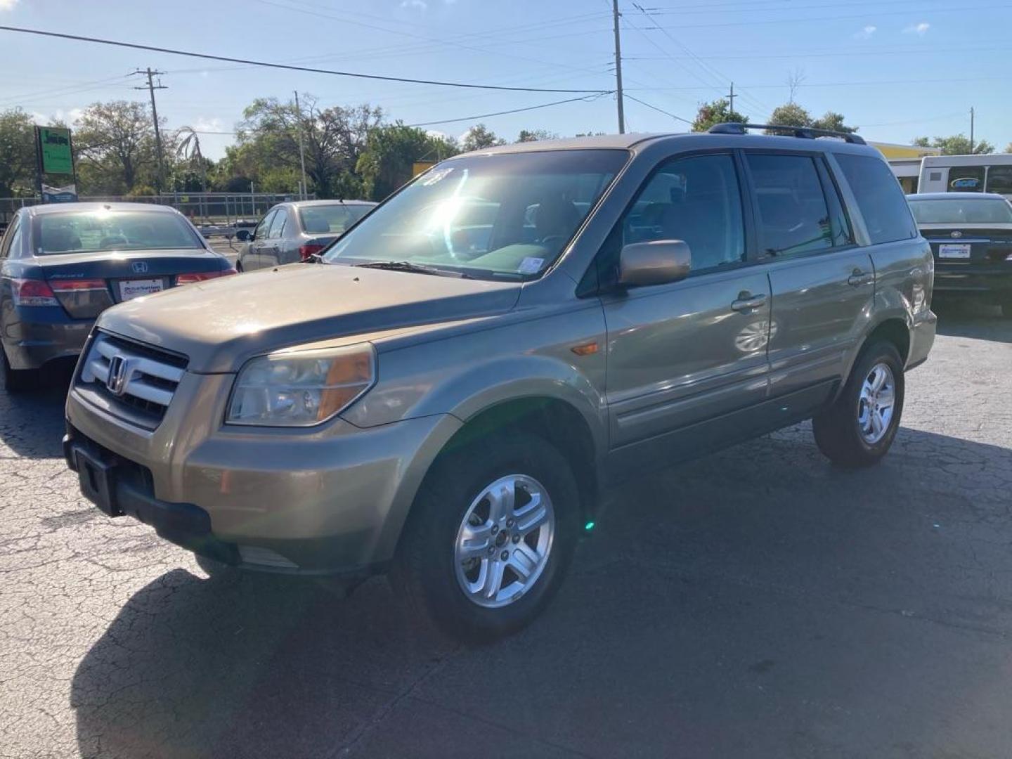 2008 GOLD HONDA PILOT VP (5FNYF28268B) with an 3.5L engine, Automatic transmission, located at 2929 9th St. West, Bradenton, 34205, (941) 242-2810, 27.473591, -82.570679 - Photo#6