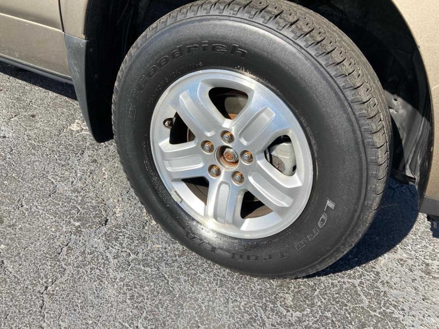 2008 GOLD HONDA PILOT VP (5FNYF28268B) with an 3.5L engine, Automatic transmission, located at 2929 9th St. West, Bradenton, 34205, (941) 242-2810, 27.473591, -82.570679 - Photo#8