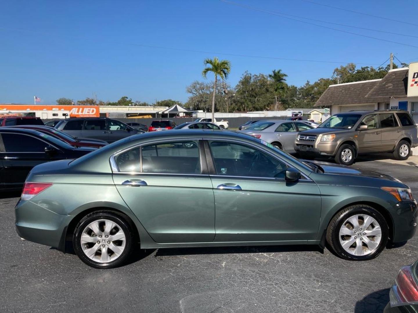 2008 GRAY HONDA ACCORD EXL (1HGCP36828A) with an 3.5L engine, Automatic transmission, located at 2929 9th St. West, Bradenton, 34205, (941) 242-2810, 27.473591, -82.570679 - Photo#1