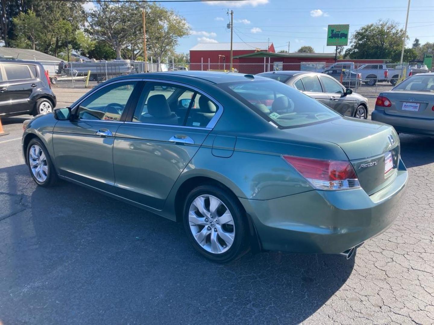 2008 GRAY HONDA ACCORD EXL (1HGCP36828A) with an 3.5L engine, Automatic transmission, located at 2929 9th St. West, Bradenton, 34205, (941) 242-2810, 27.473591, -82.570679 - Photo#4