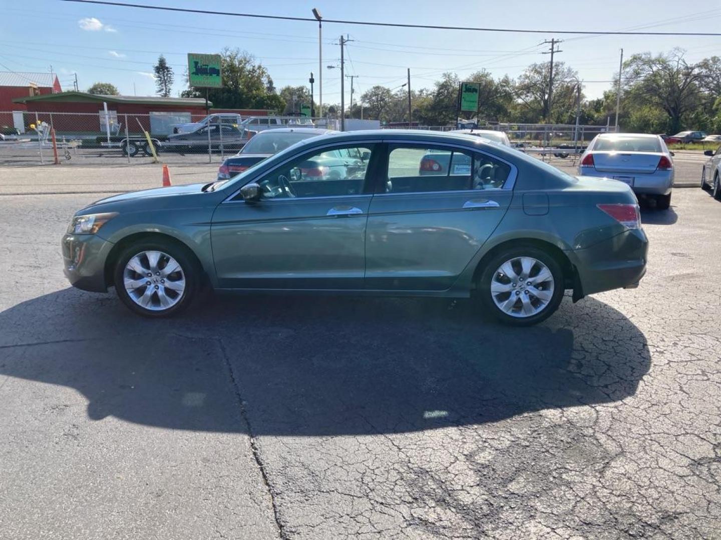 2008 GRAY HONDA ACCORD EXL (1HGCP36828A) with an 3.5L engine, Automatic transmission, located at 2929 9th St. West, Bradenton, 34205, (941) 242-2810, 27.473591, -82.570679 - Photo#5