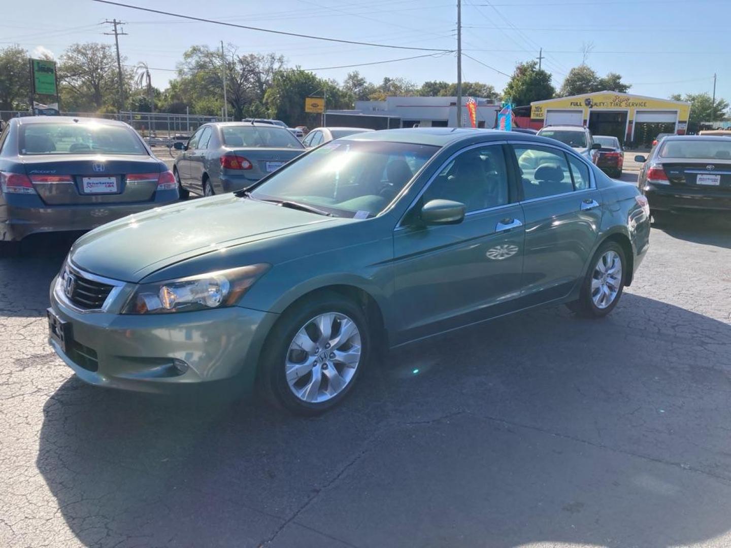 2008 GRAY HONDA ACCORD EXL (1HGCP36828A) with an 3.5L engine, Automatic transmission, located at 2929 9th St. West, Bradenton, 34205, (941) 242-2810, 27.473591, -82.570679 - Photo#6