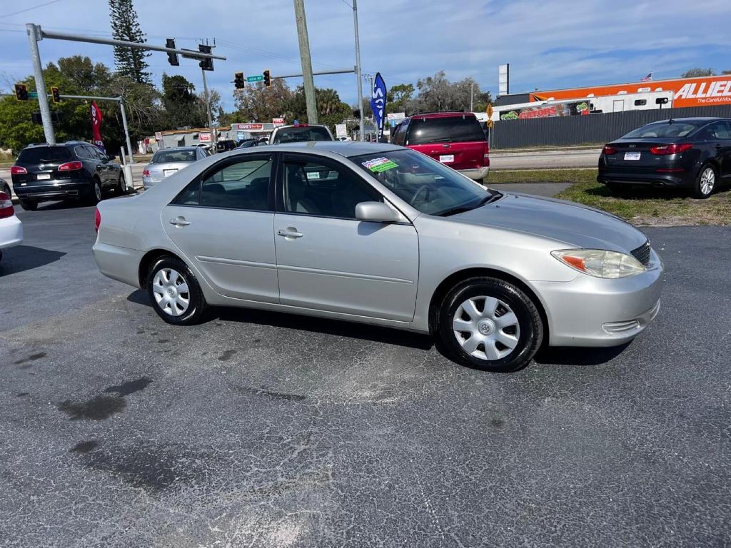 2004 SILVER TOYOTA CAMRY LE (4T1BE30K54U) with an 2.4L engine, Automatic transmission, located at 2929 9th St. West, Bradenton, 34205, (941) 242-2810, 27.473591, -82.570679 - Photo#0