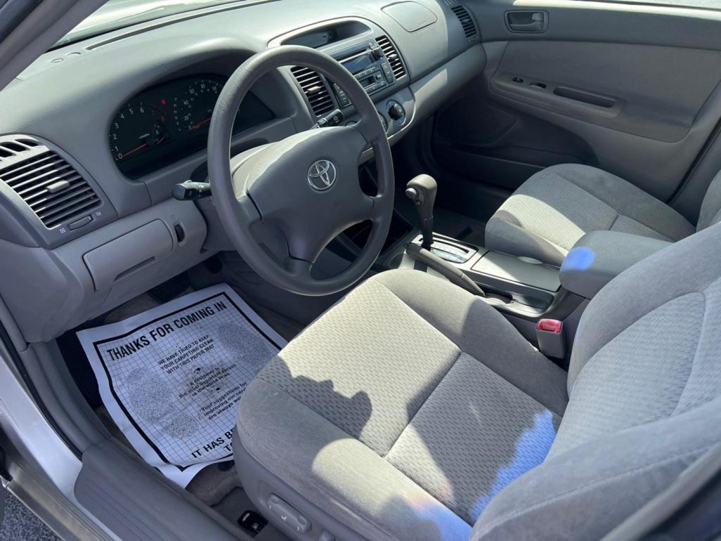 2004 SILVER TOYOTA CAMRY LE (4T1BE30K54U) with an 2.4L engine, Automatic transmission, located at 2929 9th St. West, Bradenton, 34205, (941) 242-2810, 27.473591, -82.570679 - Photo#10