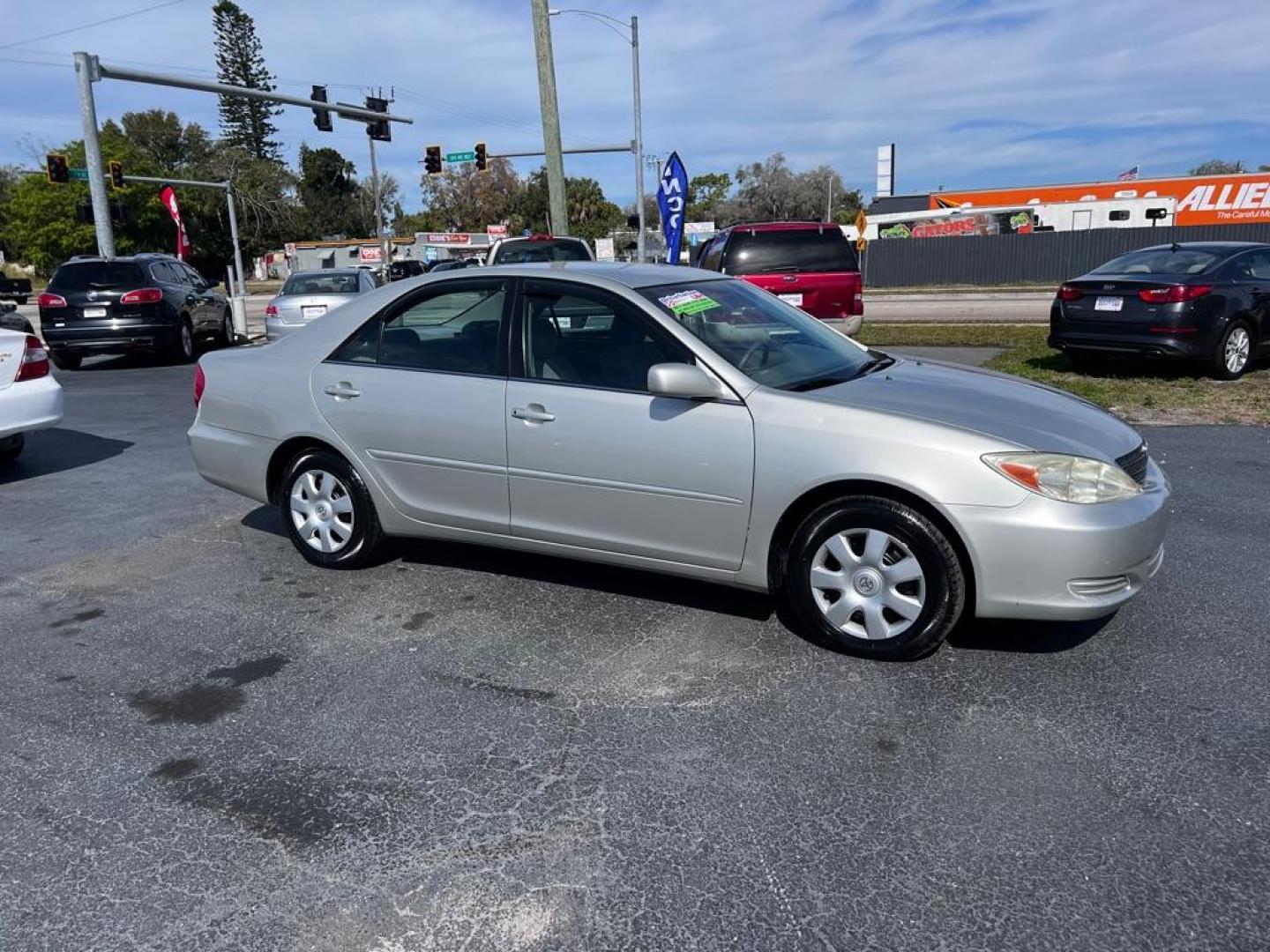 2004 SILVER TOYOTA CAMRY LE (4T1BE30K54U) with an 2.4L engine, Automatic transmission, located at 2929 9th St. West, Bradenton, 34205, (941) 242-2810, 27.473591, -82.570679 - Photo#1