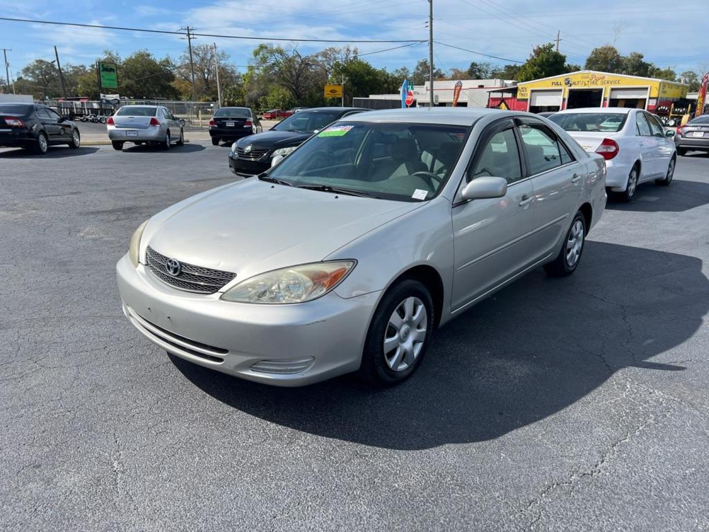 2004 SILVER TOYOTA CAMRY LE (4T1BE30K54U) with an 2.4L engine, Automatic transmission, located at 2929 9th St. West, Bradenton, 34205, (941) 242-2810, 27.473591, -82.570679 - Photo#3