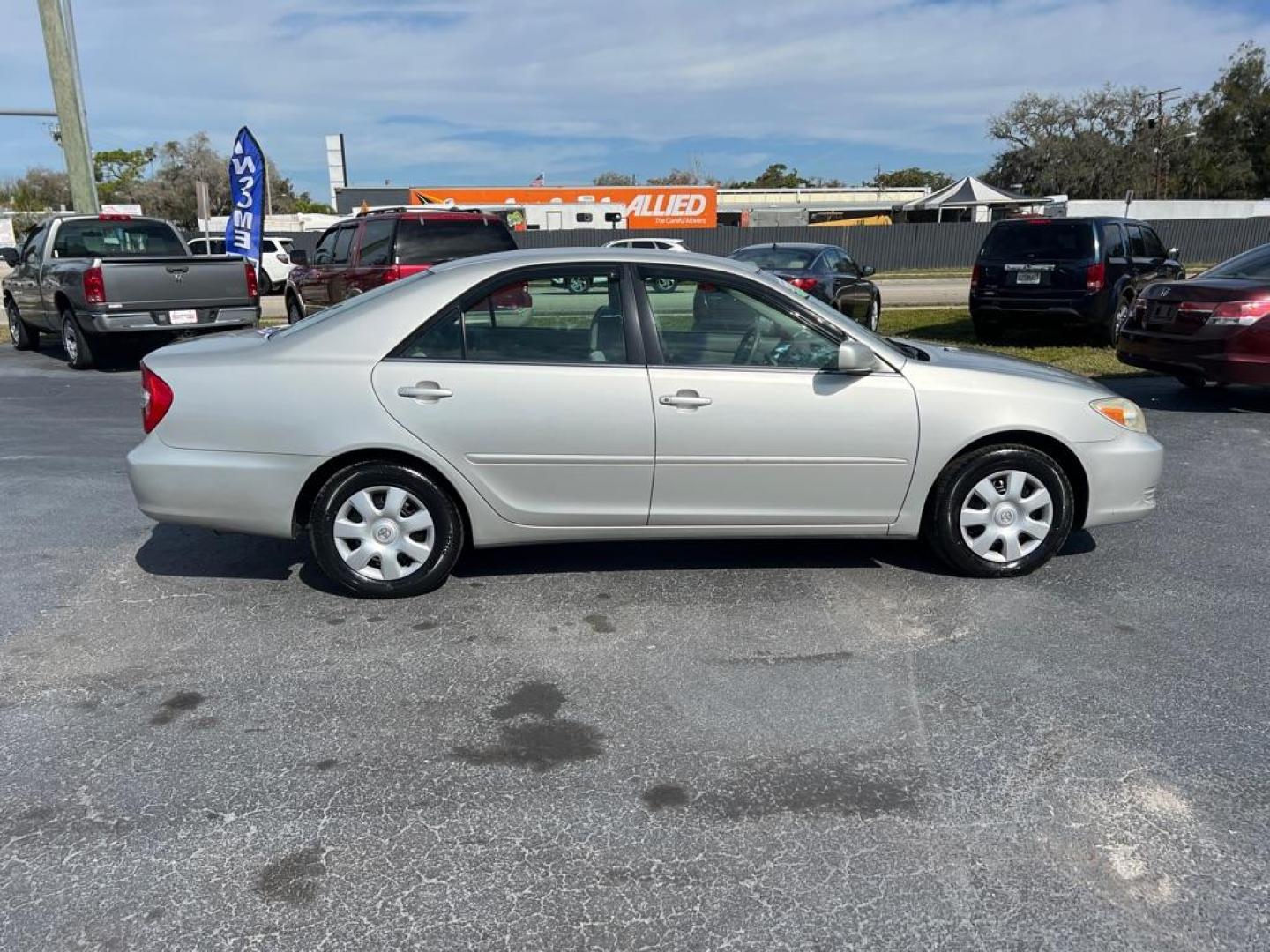 2004 SILVER TOYOTA CAMRY LE (4T1BE30K54U) with an 2.4L engine, Automatic transmission, located at 2929 9th St. West, Bradenton, 34205, (941) 242-2810, 27.473591, -82.570679 - Photo#8