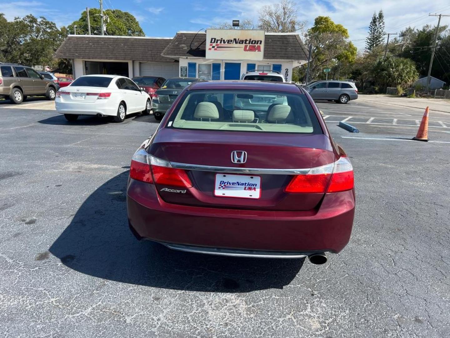 2013 RED HONDA ACCORD LX (1HGCR2F38DA) with an 2.4L engine, Continuously Variable transmission, located at 2929 9th St. West, Bradenton, 34205, (941) 242-2810, 27.473591, -82.570679 - Photo#6