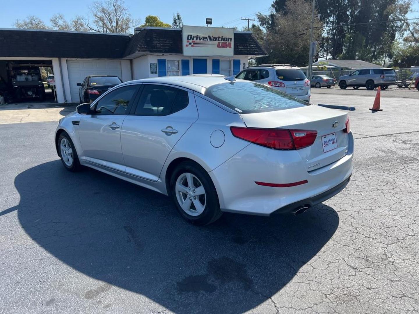 2014 SILVER KIA OPTIMA LX (KNAGM4A73E5) with an 2.4L engine, Automatic transmission, located at 2929 9th St. West, Bradenton, 34205, (941) 242-2810, 27.473591, -82.570679 - Photo#5