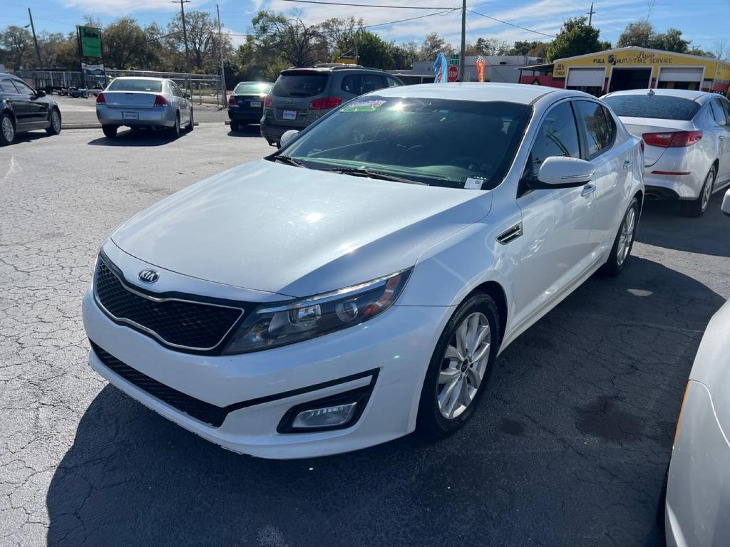 2015 WHITE KIA OPTIMA LX (KNAGM4A7XF5) with an 2.4L engine, Automatic transmission, located at 2929 9th St. West, Bradenton, 34205, (941) 242-2810, 27.473591, -82.570679 - Thanks for inquring into DriveNation USA! All vehicles listed can be viewed at www.drivenationusa.com for vehicle history reports and additonal info. We cannot quote any terms such as down payments or monthly payments without an application. You can apply directly at www.drivenationusa.com or by con - Photo#3