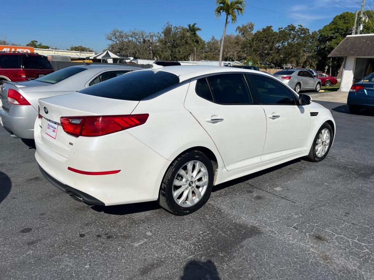 2015 WHITE KIA OPTIMA LX (KNAGM4A7XF5) with an 2.4L engine, Automatic transmission, located at 2929 9th St. West, Bradenton, 34205, (941) 242-2810, 27.473591, -82.570679 - Thanks for inquring into DriveNation USA! All vehicles listed can be viewed at www.drivenationusa.com for vehicle history reports and additonal info. We cannot quote any terms such as down payments or monthly payments without an application. You can apply directly at www.drivenationusa.com or by con - Photo#5