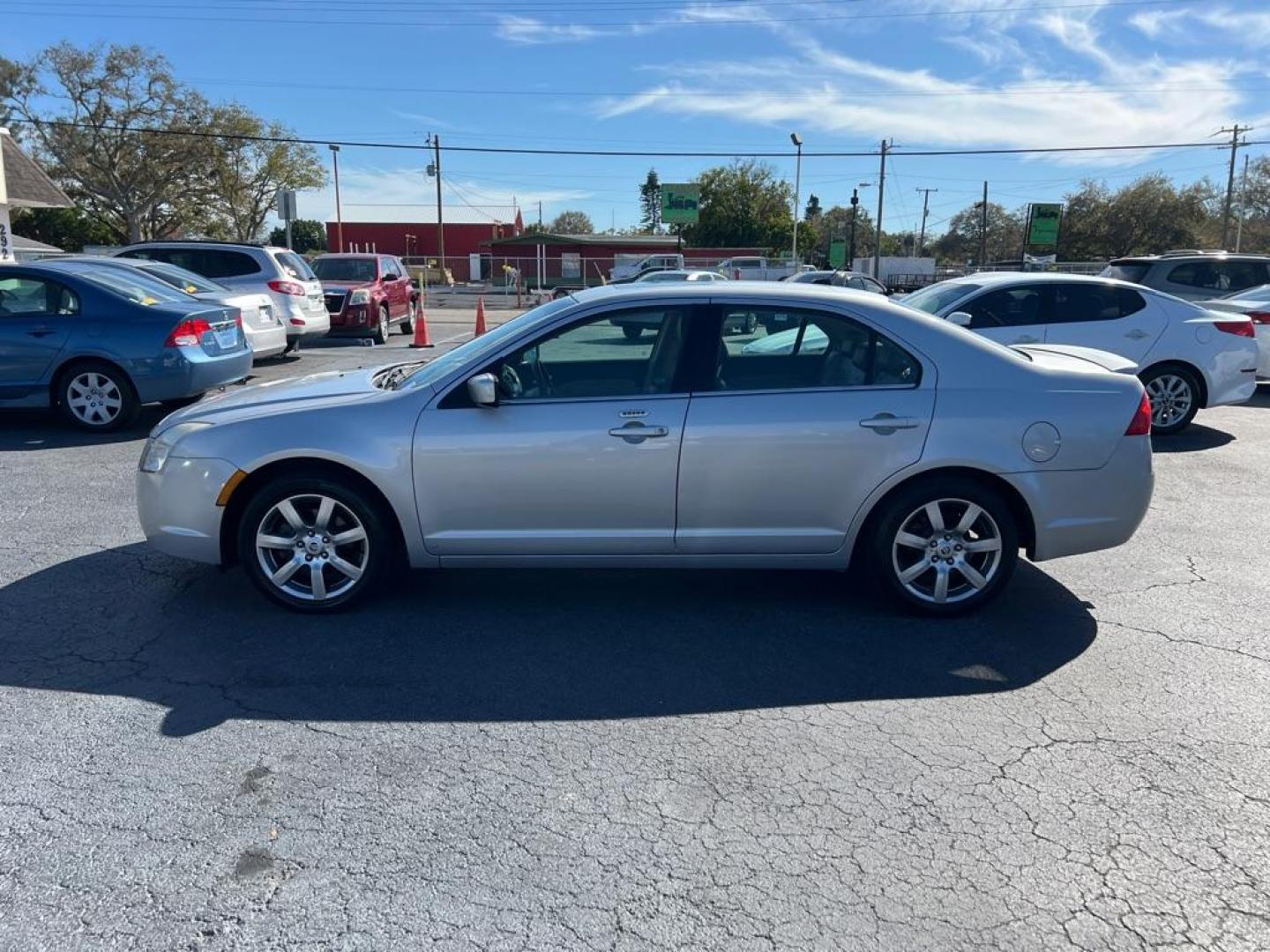 2010 SILVER MERCURY MILAN PREMIER (3MEHM0JG4AR) with an 3.0L engine, Automatic transmission, located at 2929 9th St. West, Bradenton, 34205, (941) 242-2810, 27.473591, -82.570679 - Photo#4