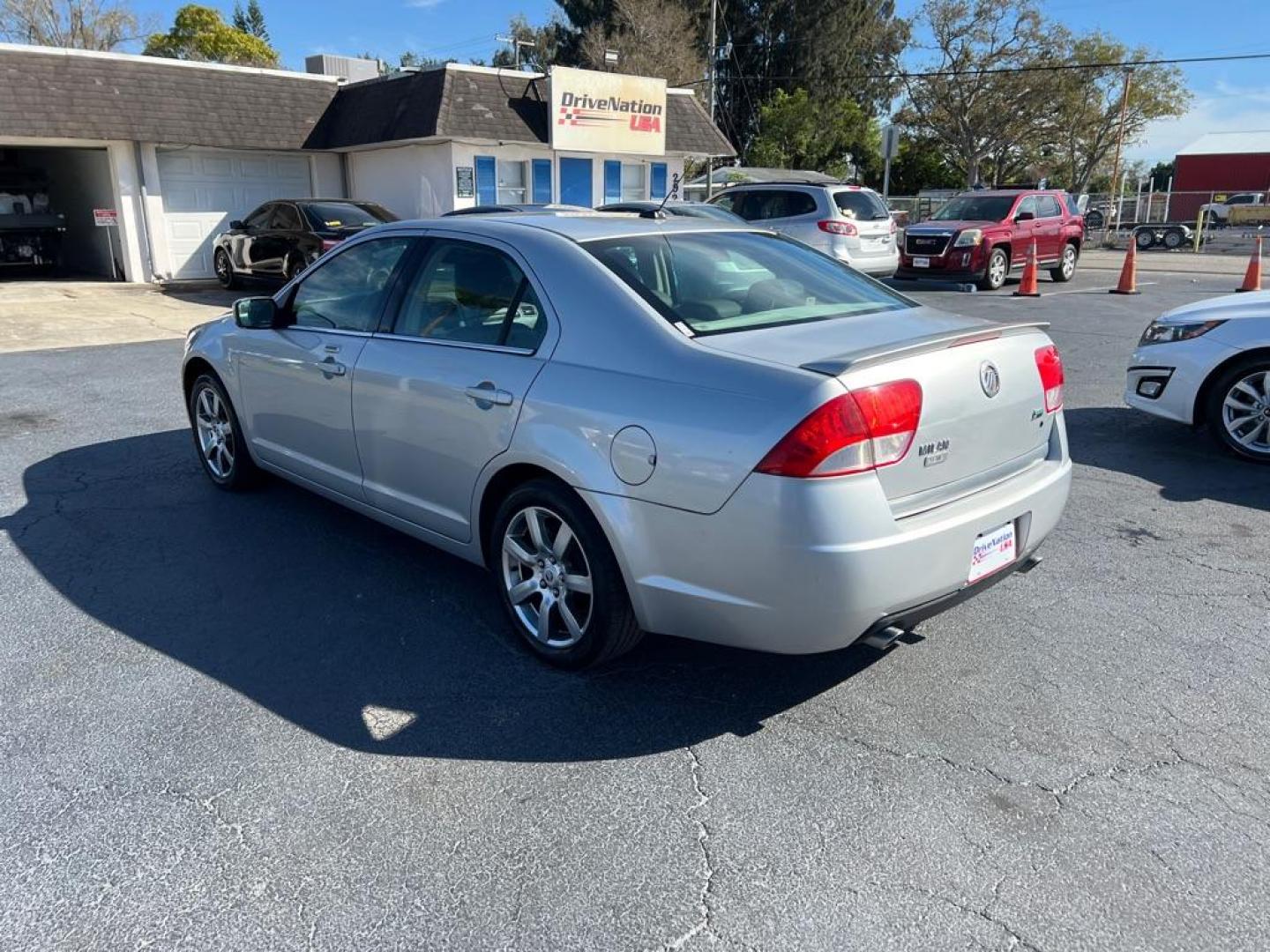 2010 SILVER MERCURY MILAN PREMIER (3MEHM0JG4AR) with an 3.0L engine, Automatic transmission, located at 2929 9th St. West, Bradenton, 34205, (941) 242-2810, 27.473591, -82.570679 - Photo#5