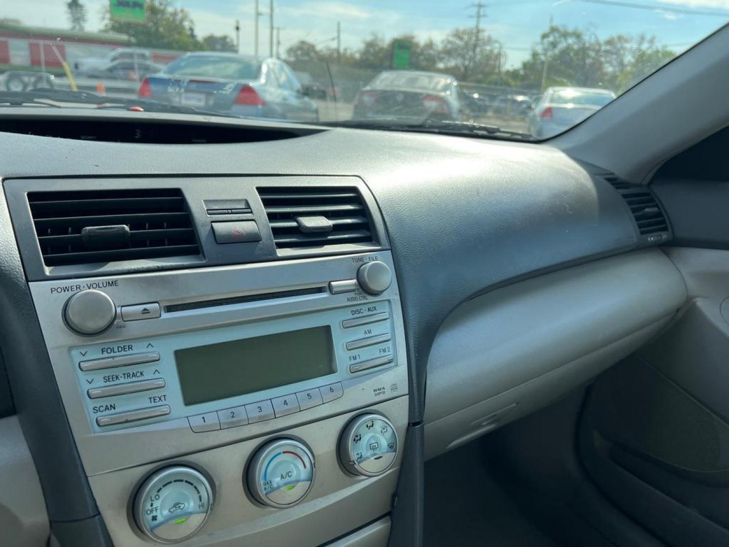 2009 GRAY TOYOTA CAMRY SE (4T1BE46K39U) with an 2.4L engine, Automatic transmission, located at 2929 9th St. West, Bradenton, 34205, (941) 242-2810, 27.473591, -82.570679 - Photo#12