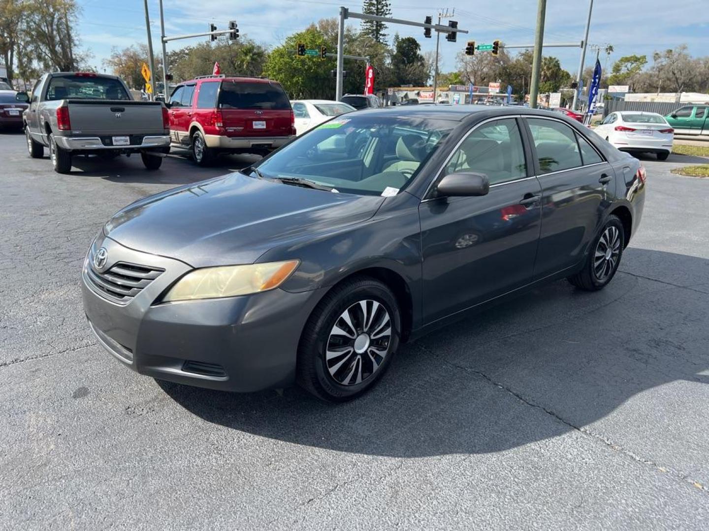 2009 GRAY TOYOTA CAMRY SE (4T1BE46K39U) with an 2.4L engine, Automatic transmission, located at 2929 9th St. West, Bradenton, 34205, (941) 242-2810, 27.473591, -82.570679 - Photo#3