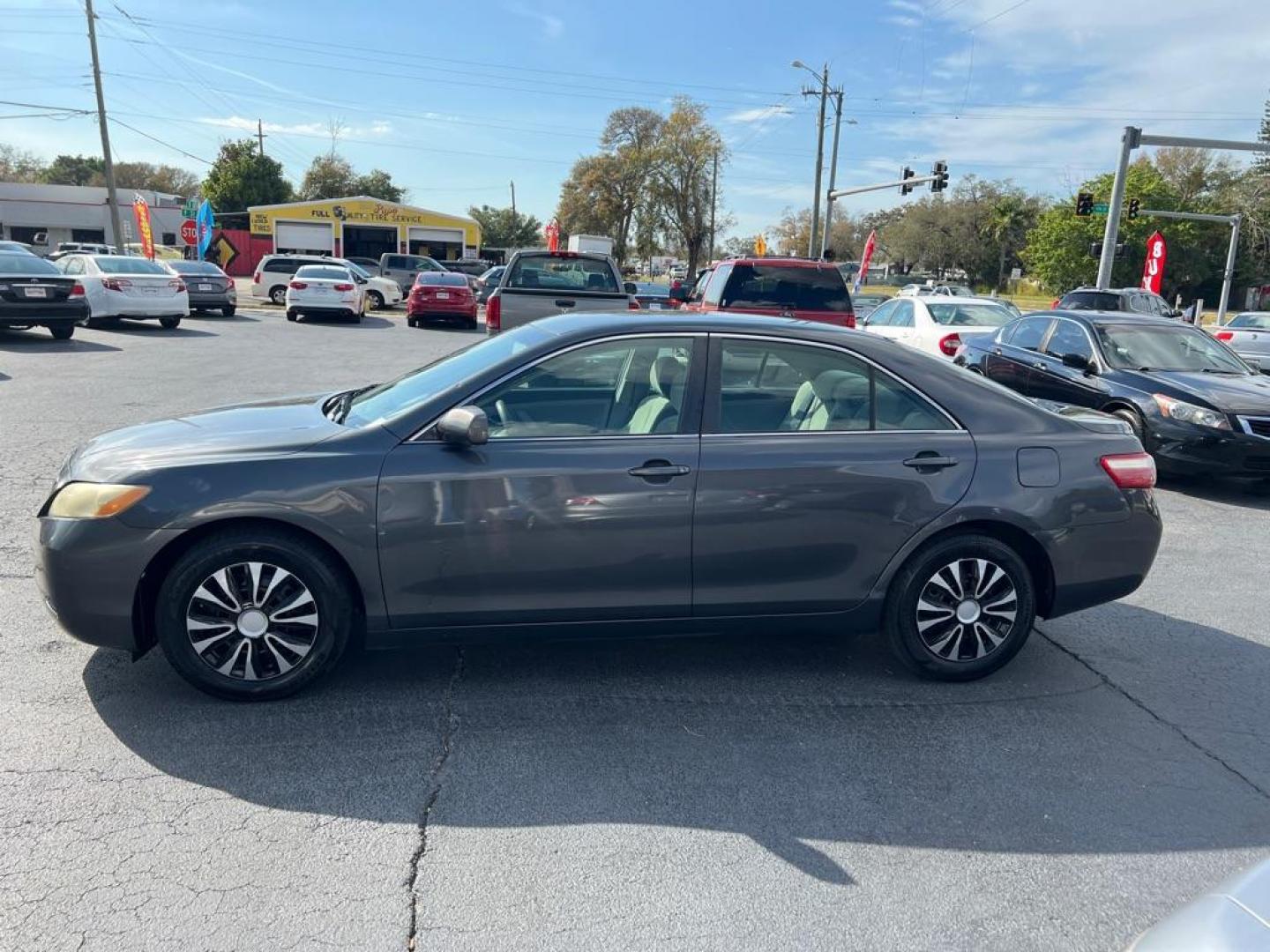 2009 GRAY TOYOTA CAMRY SE (4T1BE46K39U) with an 2.4L engine, Automatic transmission, located at 2929 9th St. West, Bradenton, 34205, (941) 242-2810, 27.473591, -82.570679 - Photo#4