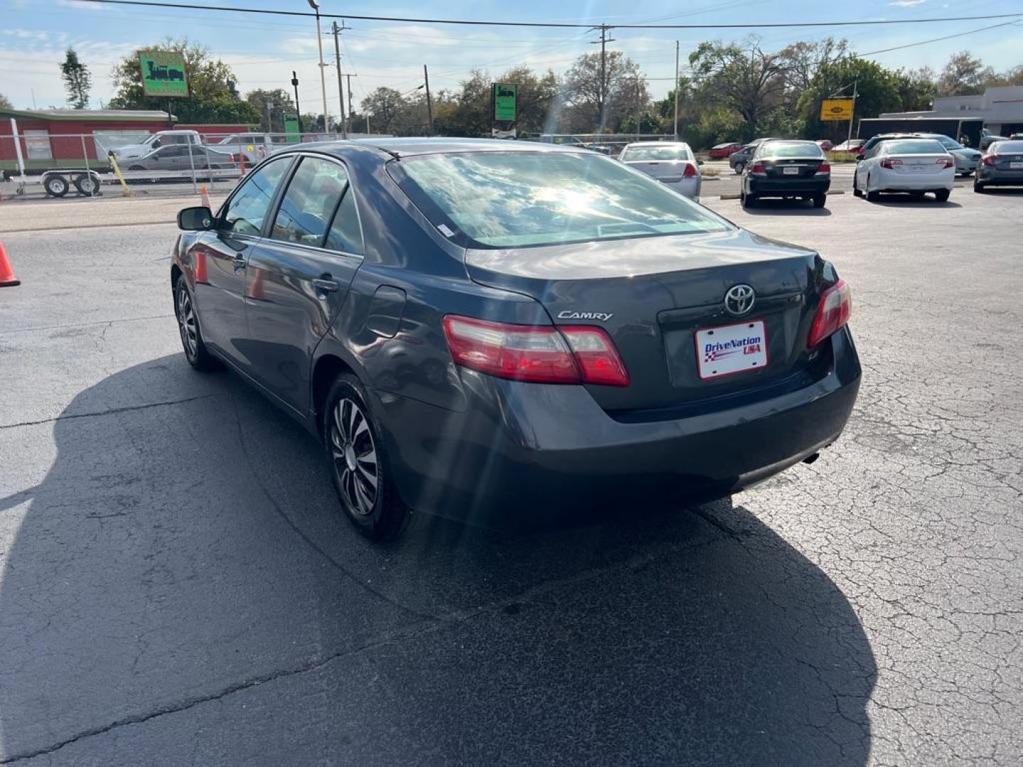 2009 GRAY TOYOTA CAMRY SE (4T1BE46K39U) with an 2.4L engine, Automatic transmission, located at 2929 9th St. West, Bradenton, 34205, (941) 242-2810, 27.473591, -82.570679 - Photo#5