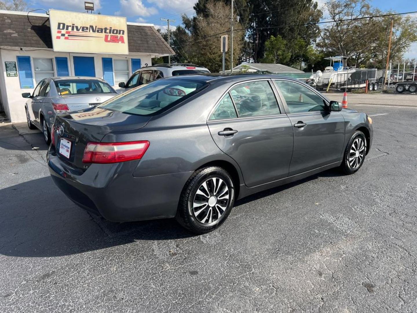 2009 GRAY TOYOTA CAMRY SE (4T1BE46K39U) with an 2.4L engine, Automatic transmission, located at 2929 9th St. West, Bradenton, 34205, (941) 242-2810, 27.473591, -82.570679 - Photo#7