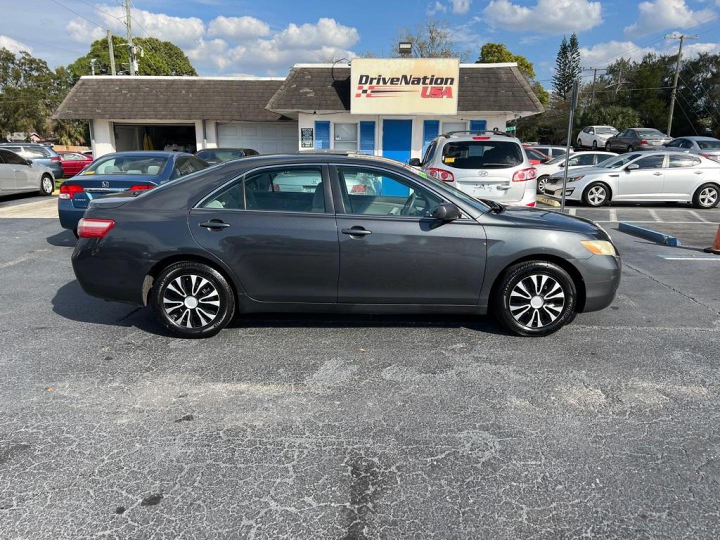 2009 GRAY TOYOTA CAMRY SE (4T1BE46K39U) with an 2.4L engine, Automatic transmission, located at 2929 9th St. West, Bradenton, 34205, (941) 242-2810, 27.473591, -82.570679 - Photo#8