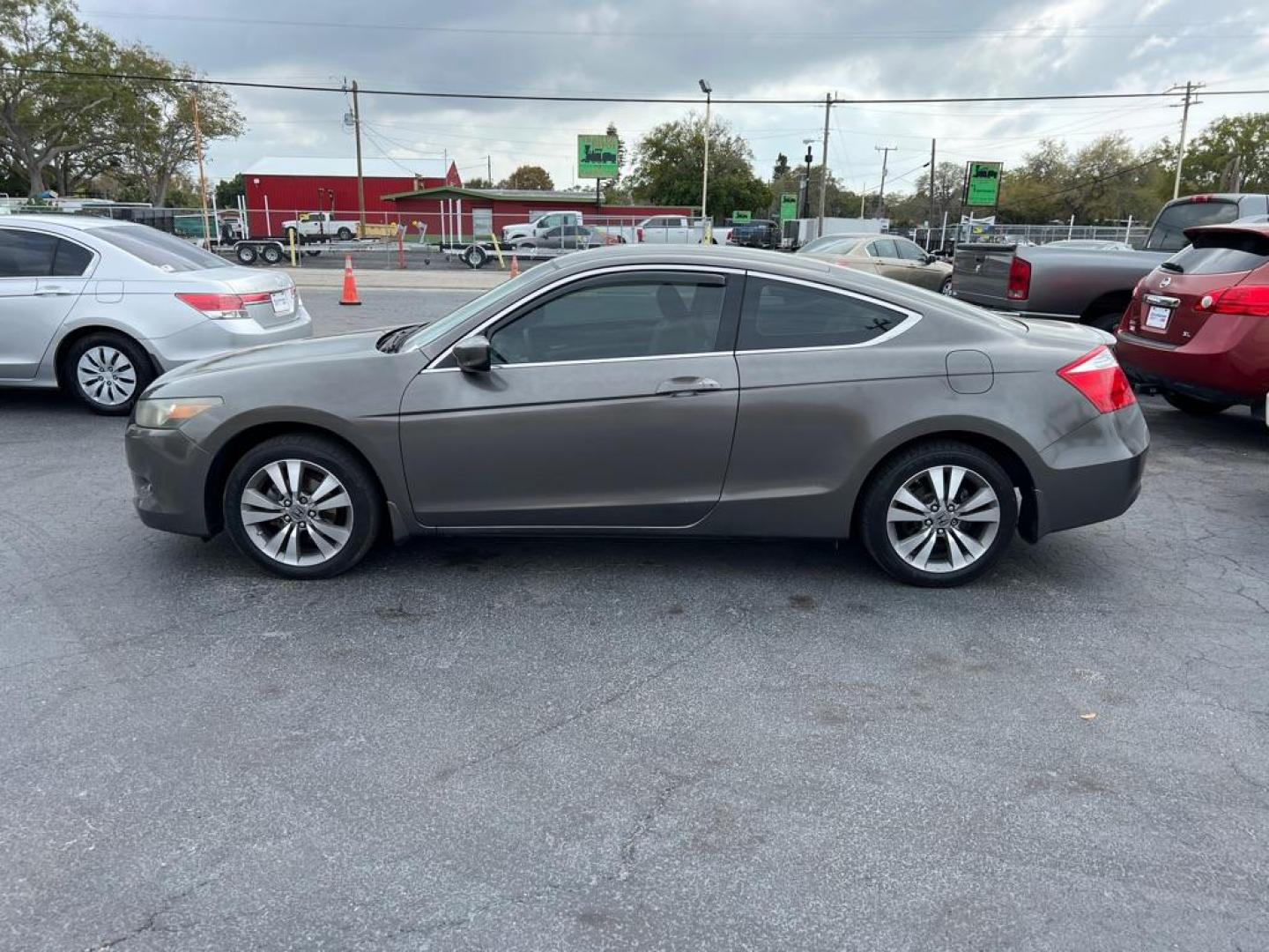 2010 GRAY HONDA ACCORD LX (1HGCS1B37AA) with an 2.4L engine, Automatic transmission, located at 2929 9th St. West, Bradenton, 34205, (941) 242-2810, 27.473591, -82.570679 - Photo#4