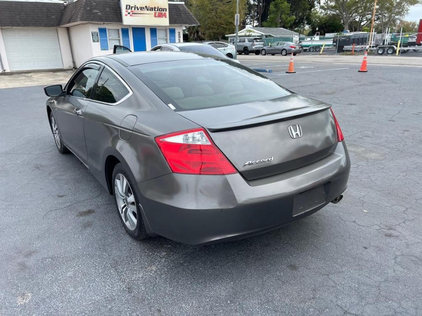 2010 GRAY HONDA ACCORD LX (1HGCS1B37AA) with an 2.4L engine, Automatic transmission, located at 2929 9th St. West, Bradenton, 34205, (941) 242-2810, 27.473591, -82.570679 - Photo#5