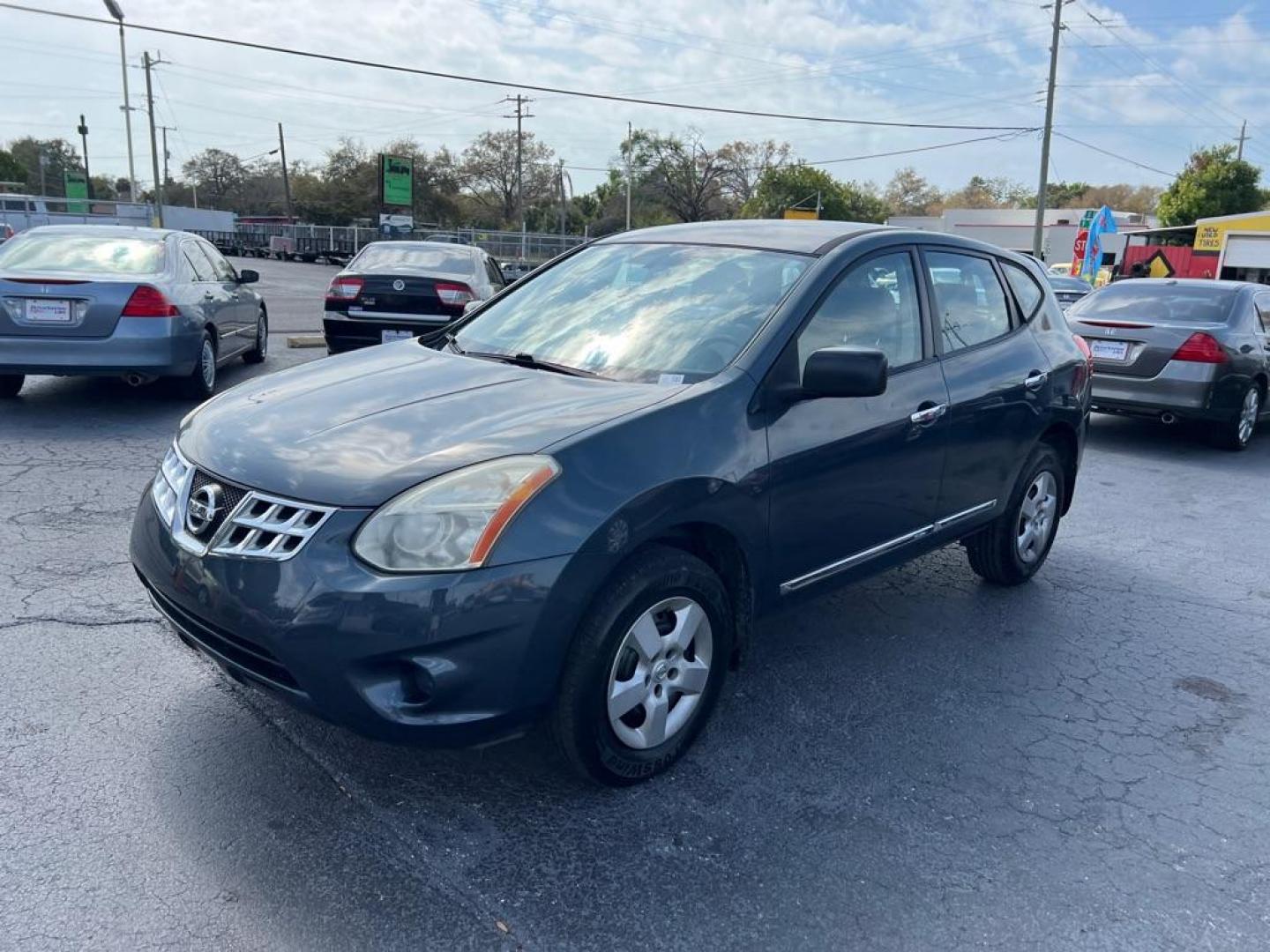 2012 GRAY NISSAN ROGUE S (JN8AS5MT4CW) with an 2.5L engine, Continuously Variable transmission, located at 2929 9th St. West, Bradenton, 34205, (941) 242-2810, 27.473591, -82.570679 - Photo#3