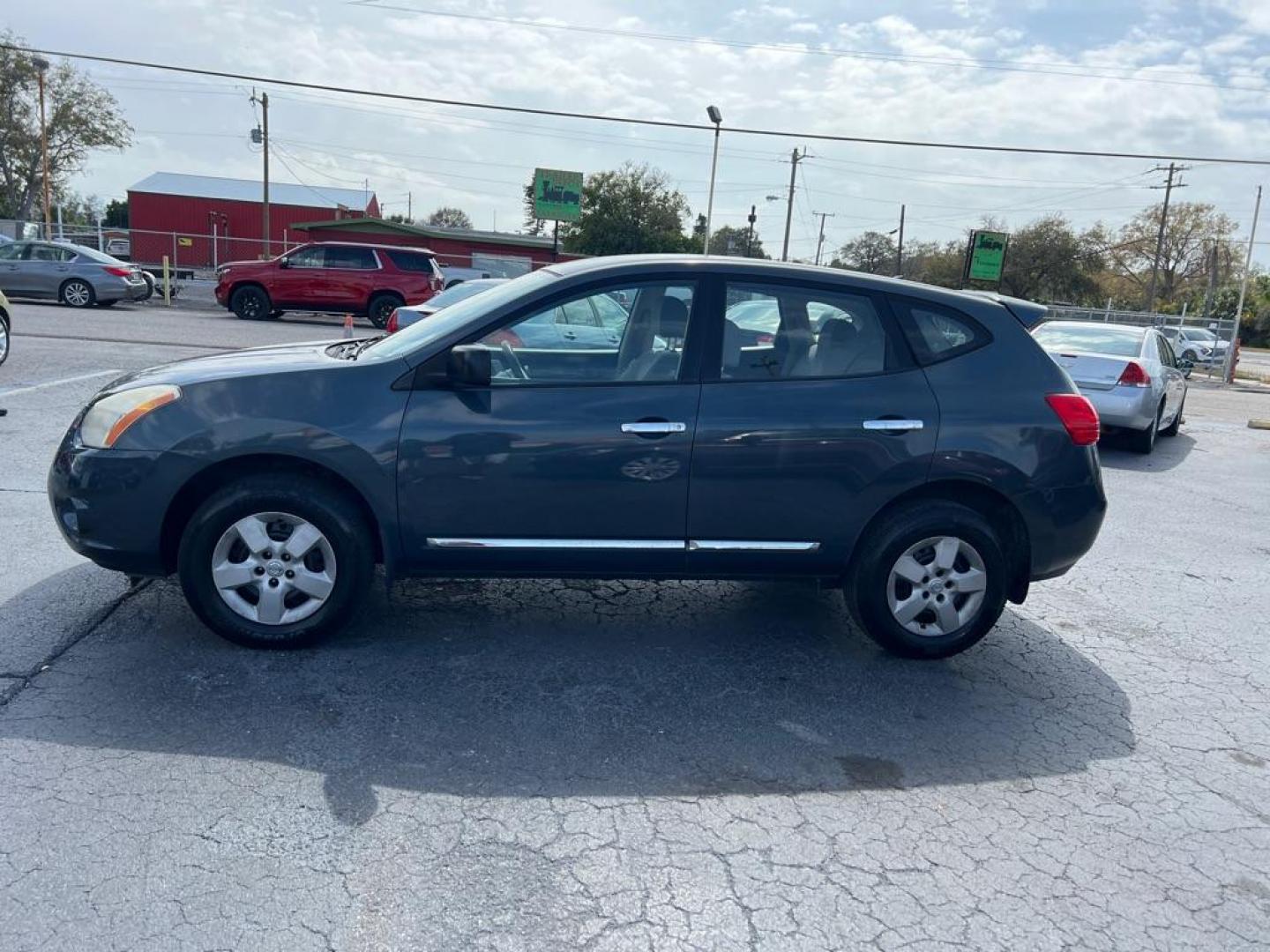 2012 GRAY NISSAN ROGUE S (JN8AS5MT4CW) with an 2.5L engine, Continuously Variable transmission, located at 2929 9th St. West, Bradenton, 34205, (941) 242-2810, 27.473591, -82.570679 - Photo#4