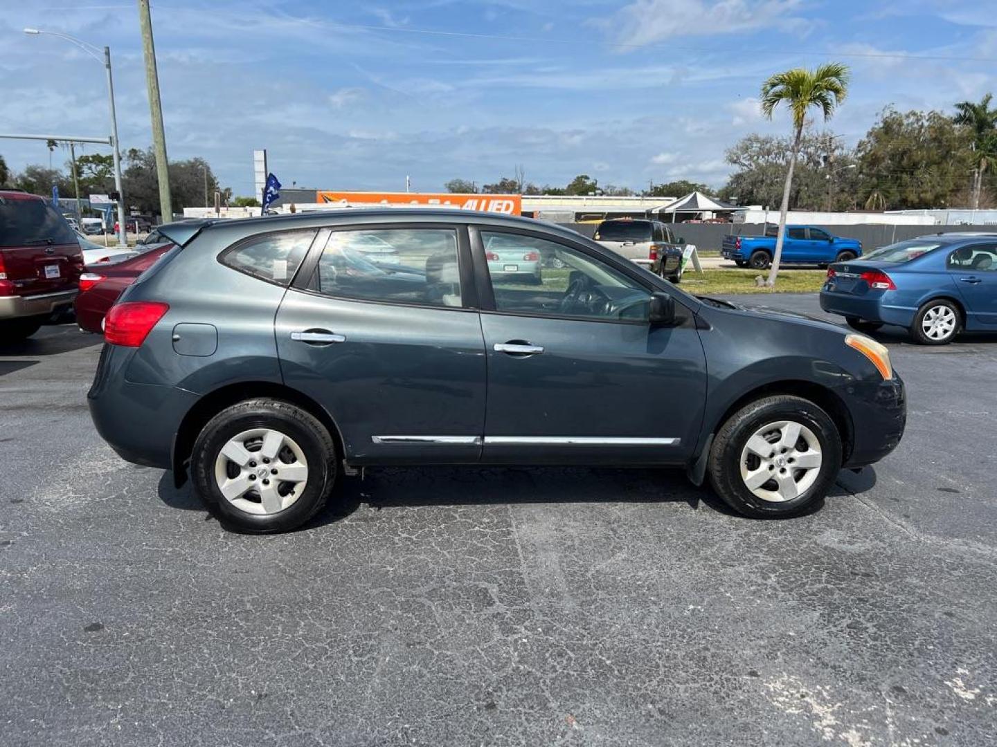 2012 GRAY NISSAN ROGUE S (JN8AS5MT4CW) with an 2.5L engine, Continuously Variable transmission, located at 2929 9th St. West, Bradenton, 34205, (941) 242-2810, 27.473591, -82.570679 - Photo#7