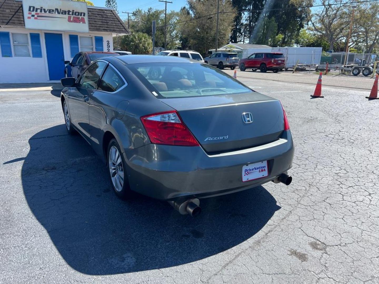 2009 GRAY HONDA ACCORD EX (1HGCS12759A) with an 2.4L engine, Automatic transmission, located at 2929 9th St. West, Bradenton, 34205, (941) 242-2810, 27.473591, -82.570679 - Photo#4