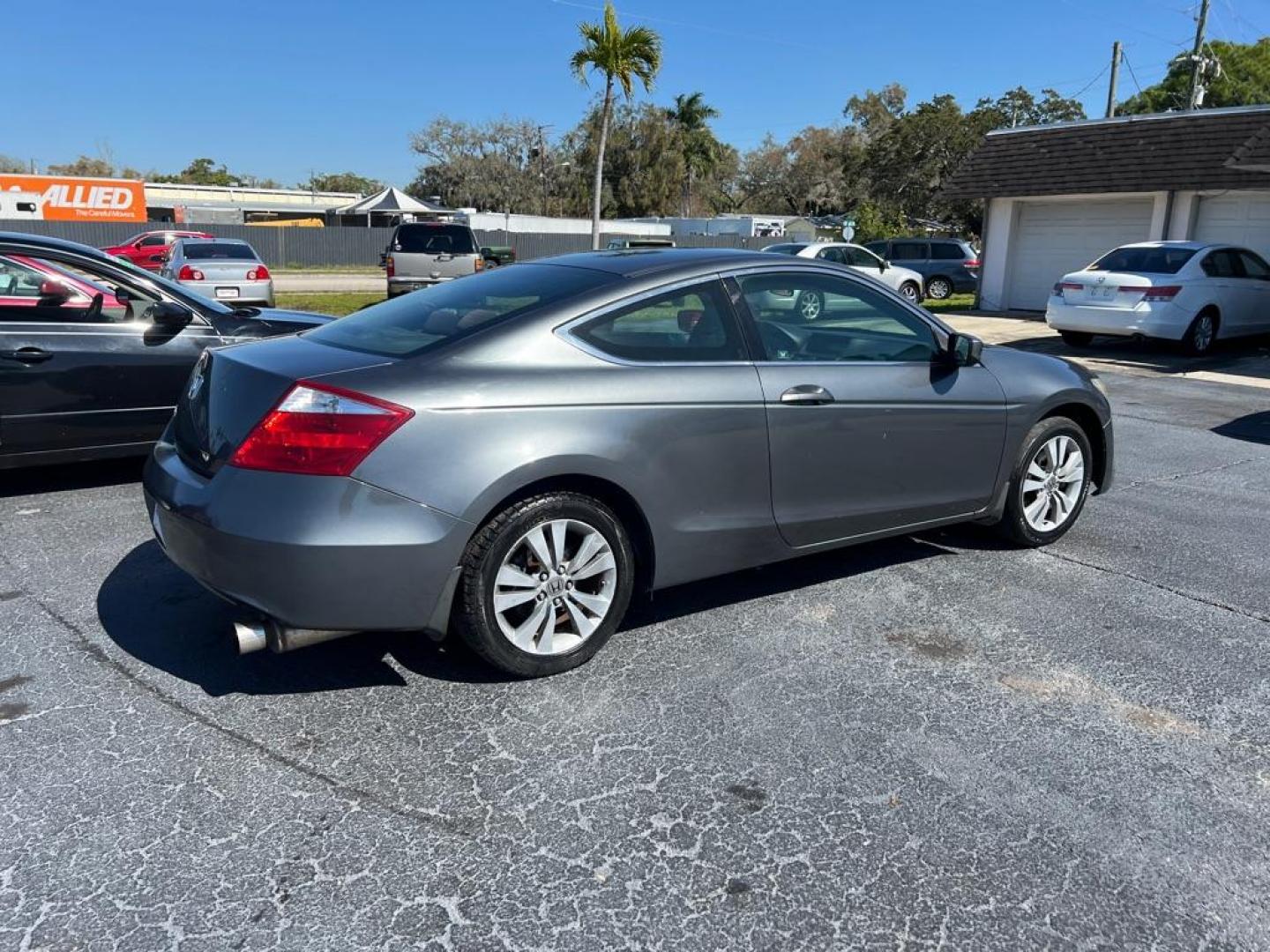 2009 GRAY HONDA ACCORD EX (1HGCS12759A) with an 2.4L engine, Automatic transmission, located at 2929 9th St. West, Bradenton, 34205, (941) 242-2810, 27.473591, -82.570679 - Photo#6