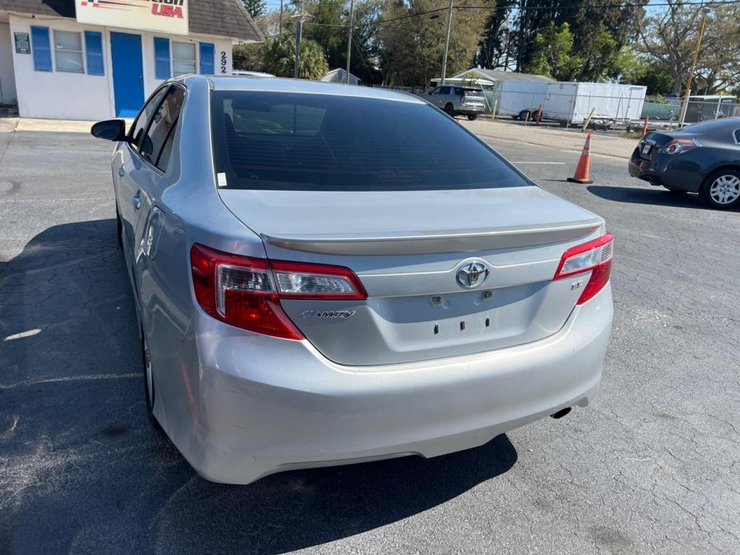 2012 SILVER TOYOTA CAMRY SE (4T1BF1FKXCU) with an 2.5L engine, Automatic transmission, located at 2929 9th St. West, Bradenton, 34205, (941) 242-2810, 27.473591, -82.570679 - Photo#4