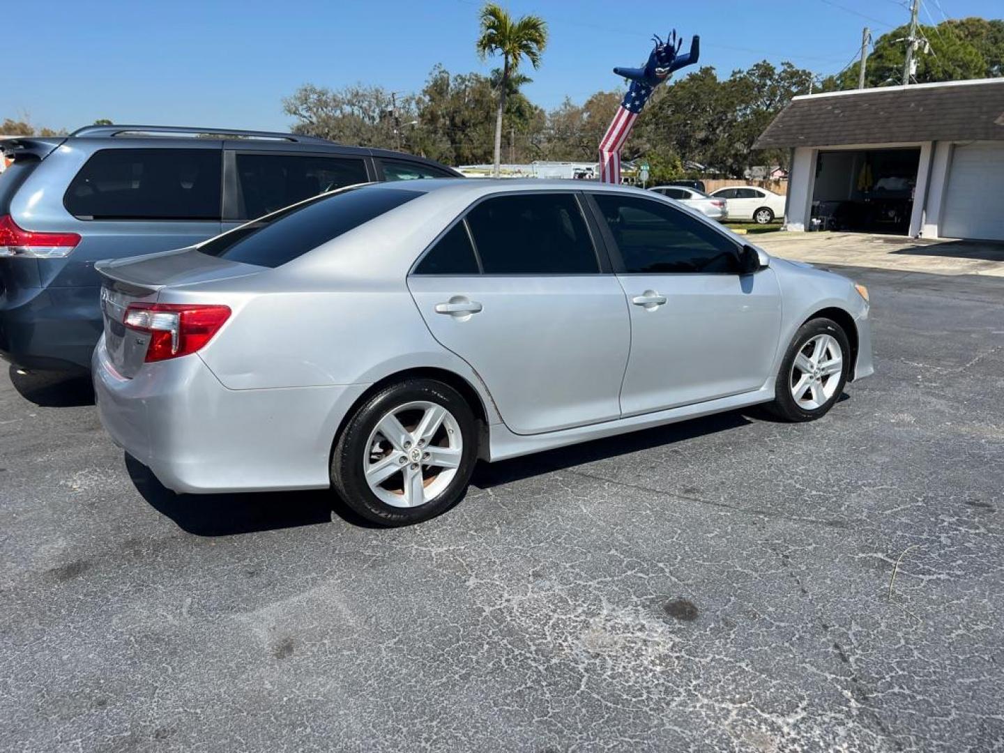 2012 SILVER TOYOTA CAMRY SE (4T1BF1FKXCU) with an 2.5L engine, Automatic transmission, located at 2929 9th St. West, Bradenton, 34205, (941) 242-2810, 27.473591, -82.570679 - Photo#5