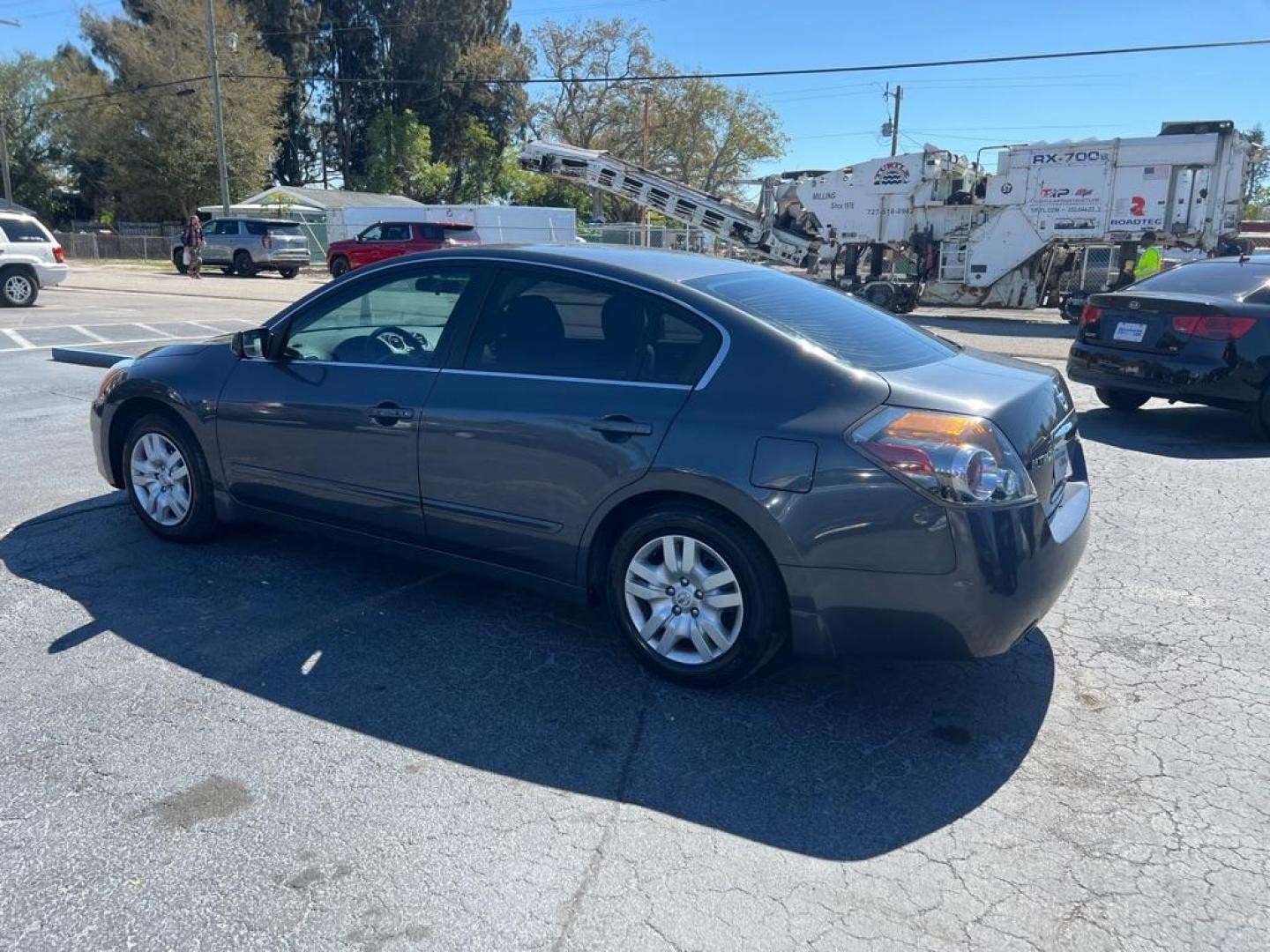 2010 GRAY NISSAN ALTIMA 2.5 S (1N4AL2AP3AC) with an 2.5L engine, Continuously Variable transmission, located at 2929 9th St. West, Bradenton, 34205, (941) 242-2810, 27.473591, -82.570679 - Photo#4