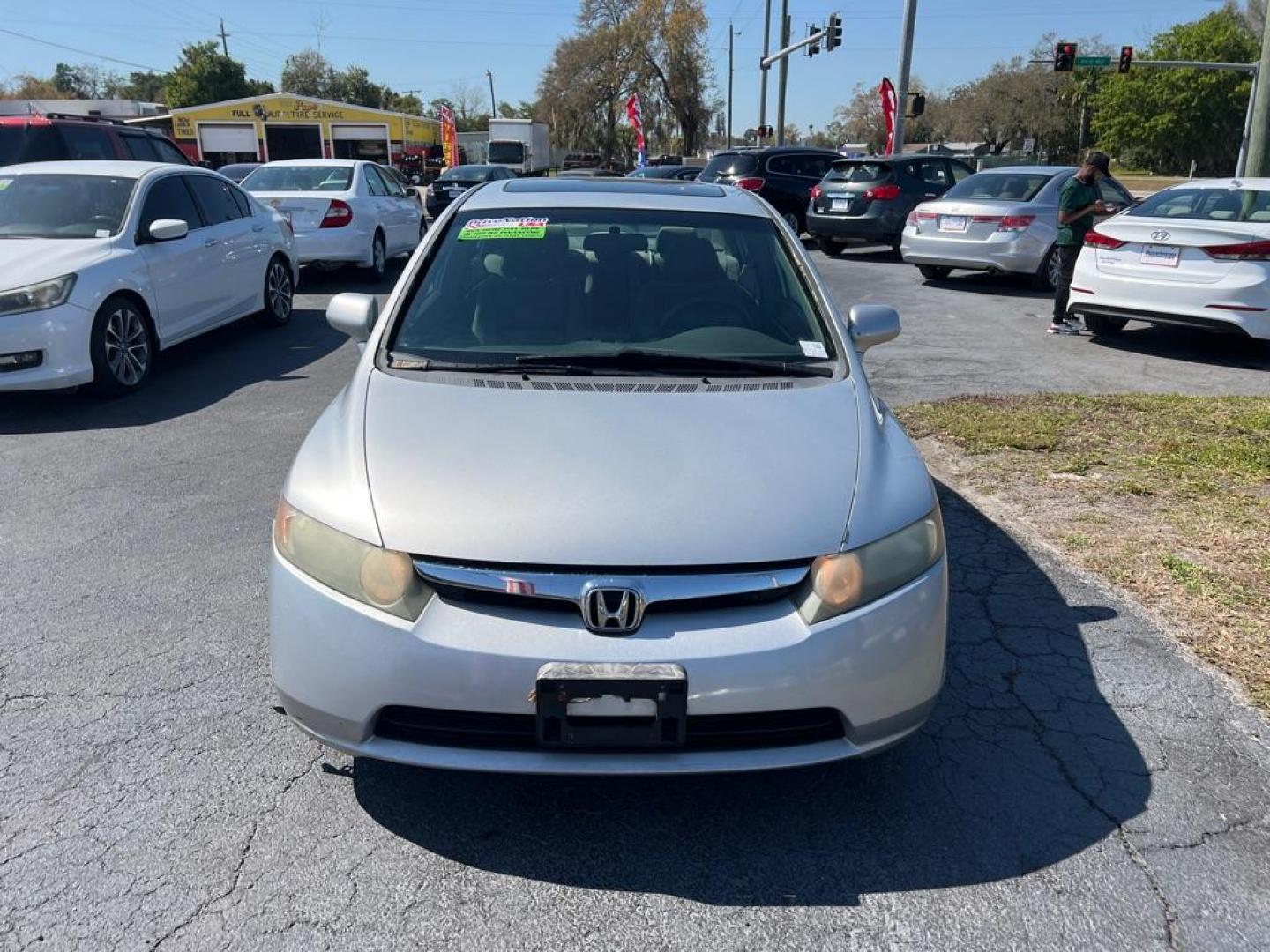 2008 SILVER HONDA CIVIC EX (1HGFA16898L) with an 1.8 engine, Automatic transmission, located at 2929 9th St. West, Bradenton, 34205, (941) 242-2810, 27.473591, -82.570679 - Photo#2