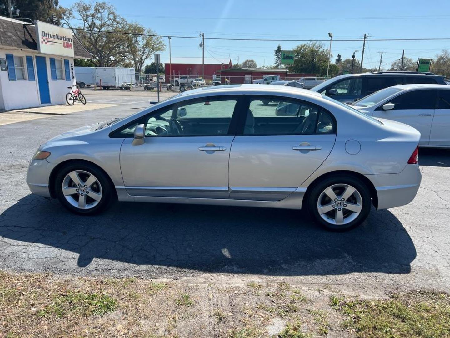 2008 SILVER HONDA CIVIC EX (1HGFA16898L) with an 1.8 engine, Automatic transmission, located at 2929 9th St. West, Bradenton, 34205, (941) 242-2810, 27.473591, -82.570679 - Photo#4