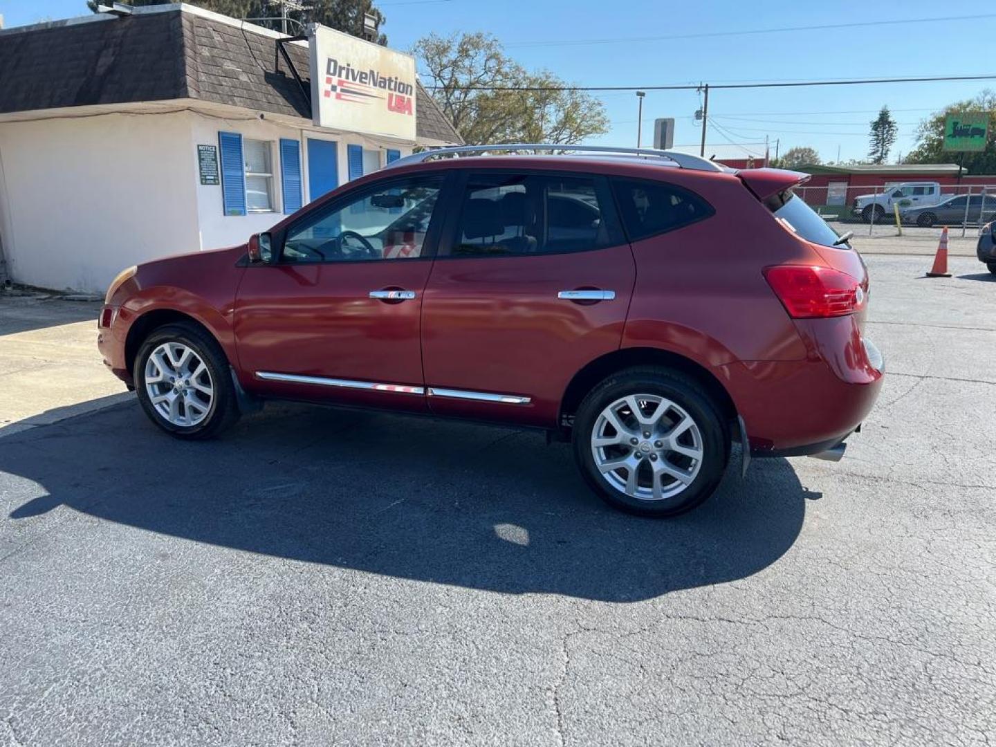 2013 RED NISSAN ROGUE S (JN8AS5MT3DW) with an 2.5L engine, Continuously Variable transmission, located at 2929 9th St. West, Bradenton, 34205, (941) 242-2810, 27.473591, -82.570679 - Photo#4